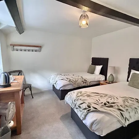 The Beacons Guest House-3